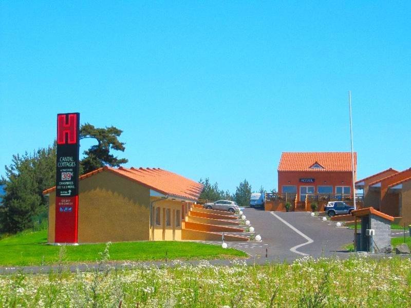 Hotel Cantal Cottages Saint-Georges  Exterior photo