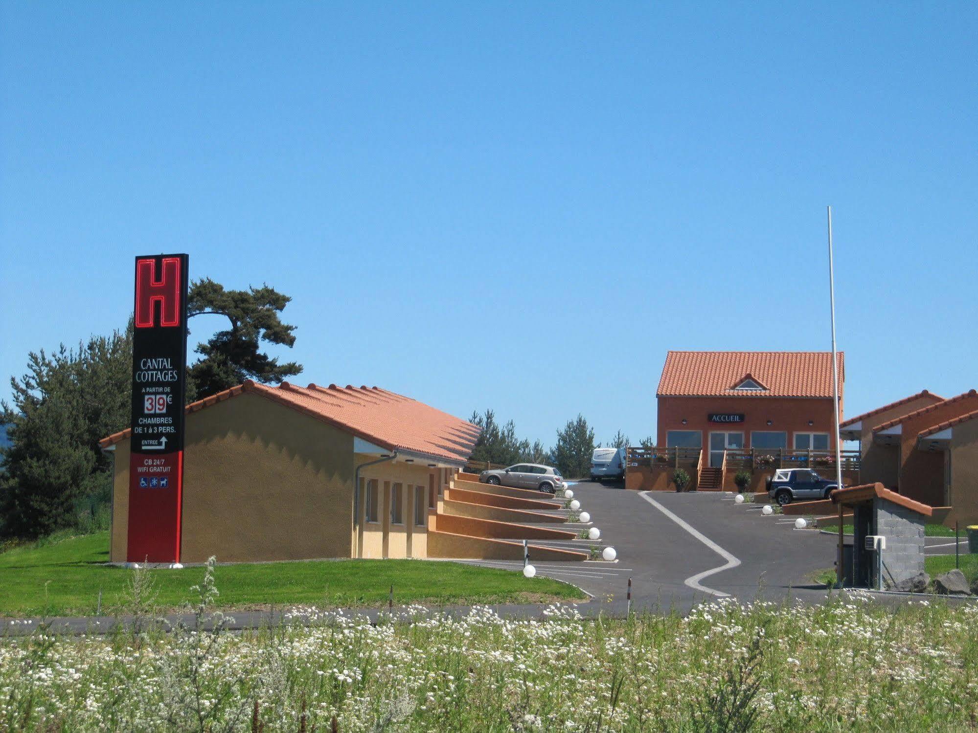 Hotel Cantal Cottages Saint-Georges  Exterior photo