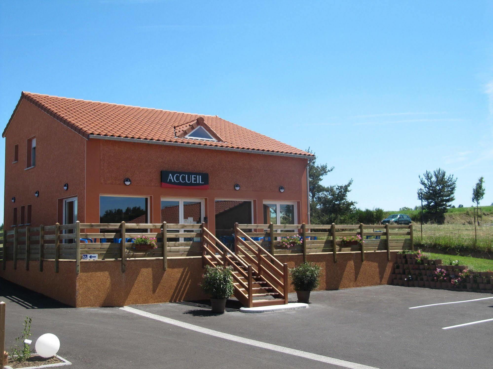 Hotel Cantal Cottages Saint-Georges  Exterior photo