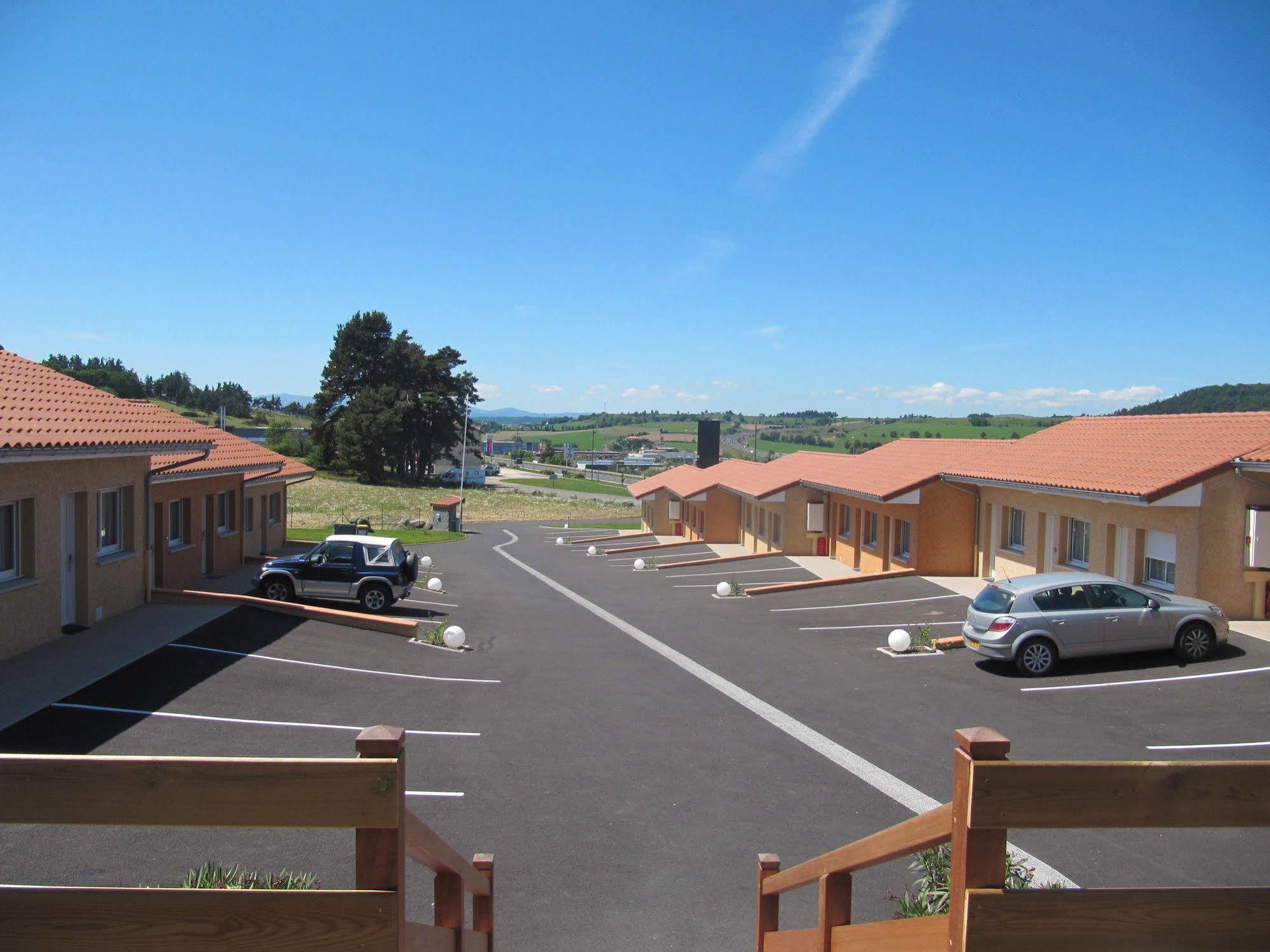 Hotel Cantal Cottages Saint-Georges  Exterior photo